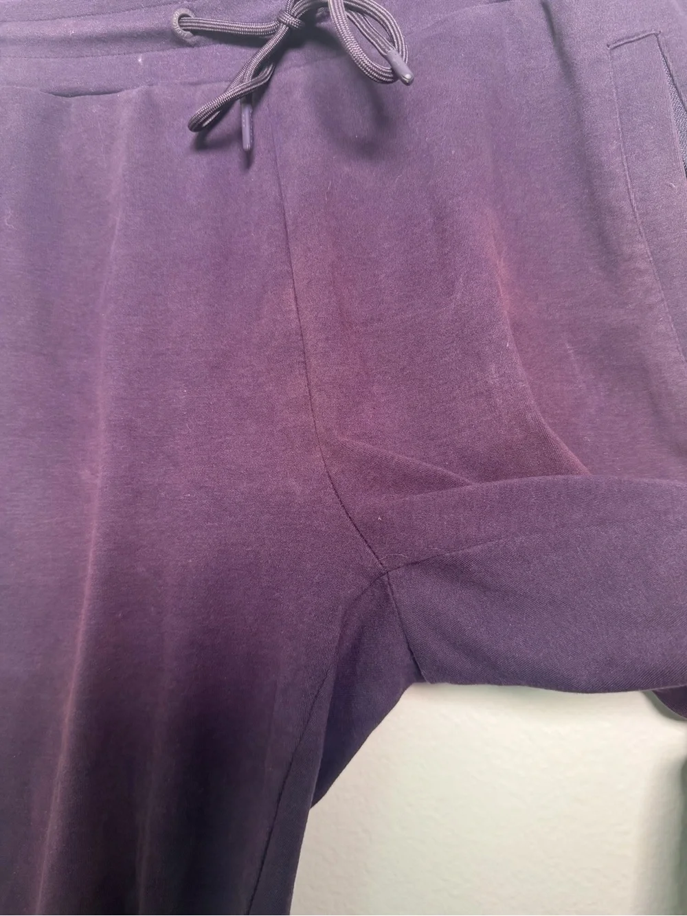 Alphalete Identity Joggers in Plum Size M